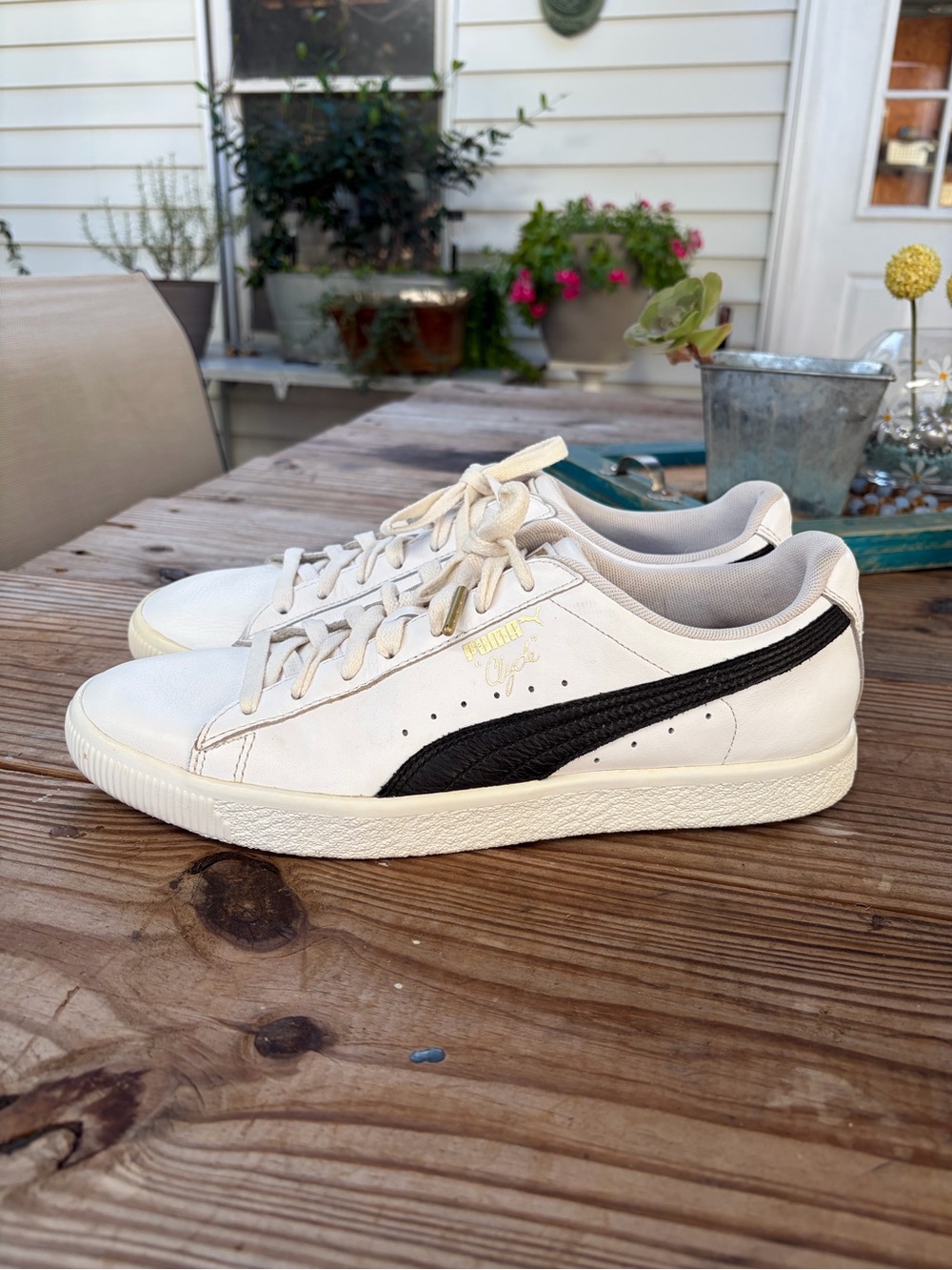 Puma Clyde 364669-01 White Black Gold Leather Sneakers Men’s Size 10